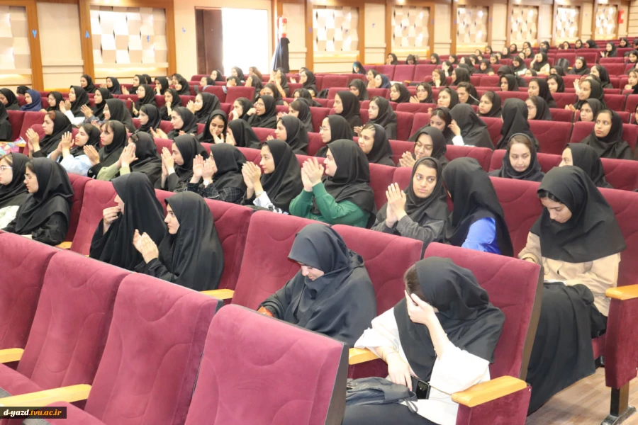 برگزاری جشن استقبال از دانشجویان جدیدالورود آموزشکده ملی مهارت دختران یزد در آستانه ولادت حضرت زینب (س)  7