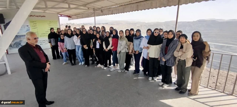 بازدید دانشجویان معماری آموزشکده ملی مهارت دختران یزد – حضرت رقیه (س) از شهر تاریخی بافق 5