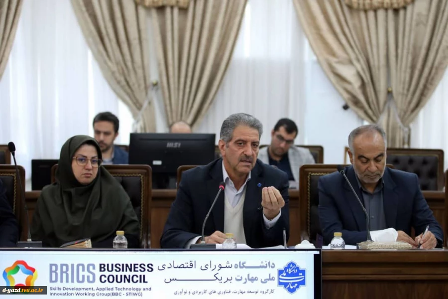 درنهمین جلسه شورای عالی آموزش و تربیت فنی، حرفه‌ای و مهارتی به ریاست دکتر عارف معاون اول رئیس جمهور؛

اهداف و برنامه‌های دانشگاه ملی مهارت در عرصه‌های داخلی و خارحی توسط دکتر زمانی تشریح شد. 2