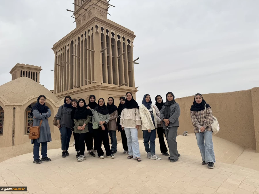 بازدید دانشجویان معماری آموزشکده ملی مهارت دختران یزد – حضرت رقیه (س) از آثار تاریخی ابرکوه 2