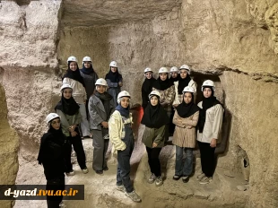 بازدید دانشجویان معماری آموزشکده ملی مهارت دختران یزد – حضرت رقیه (س) از آثار تاریخی ابرکوه 3