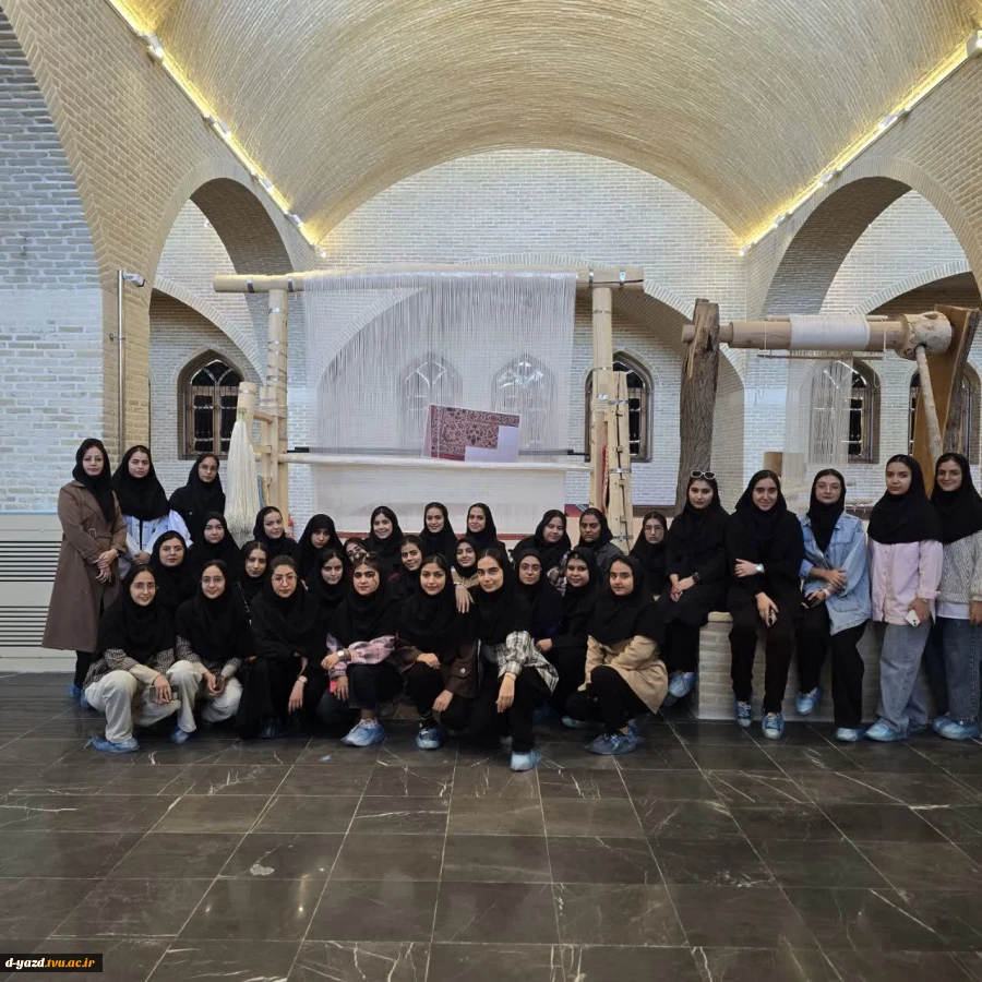 بازدید آموزشی دانشجویان رشته گرافیک آموزشکده ملی مهارت دختران یزد – حضرت رقیه (س) از موزه تار و پود  2