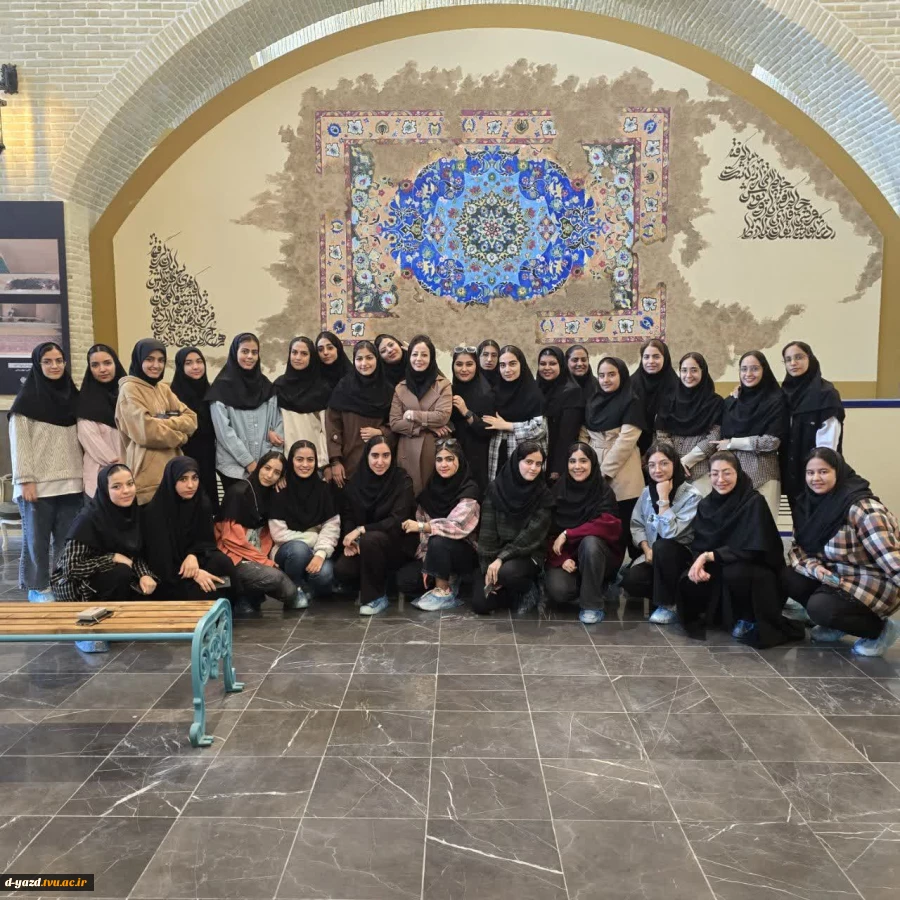 بازدید آموزشی دانشجویان رشته گرافیک آموزشکده ملی مهارت دختران یزد – حضرت رقیه (س) از موزه تار و پود  3