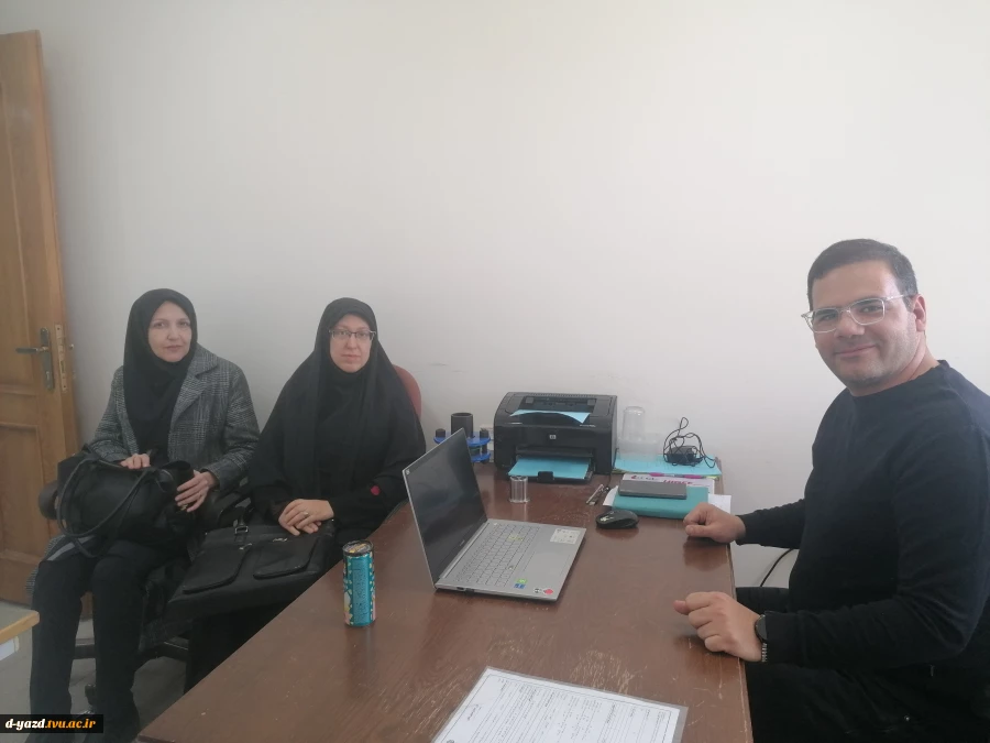 گامی در مسیر کارآفرینی؛ بررسی فرصت‌های اشتغال و مهارت‌آموزی در بازدید کارشناسان پژوهشی آموزشکده ملی مهارت دختران یزد - حضرت رقیه (س) از شرکت‌های دانش‌بنیان پارک اقبال 2