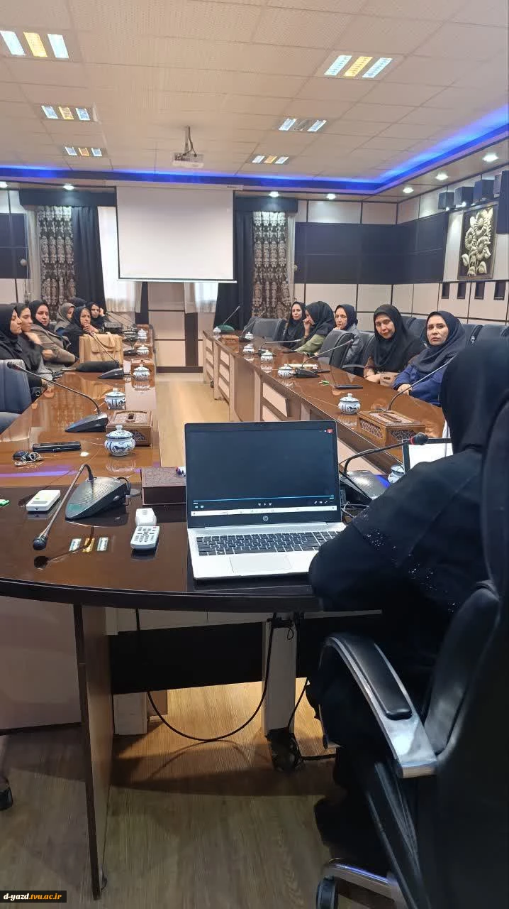 برگزاری سمینار «نقش اساتید در ترویج فرهنگ فاطمی» در آموزشکده ملی مهارت دختران یزد -  حضرت رقیه (س) 3