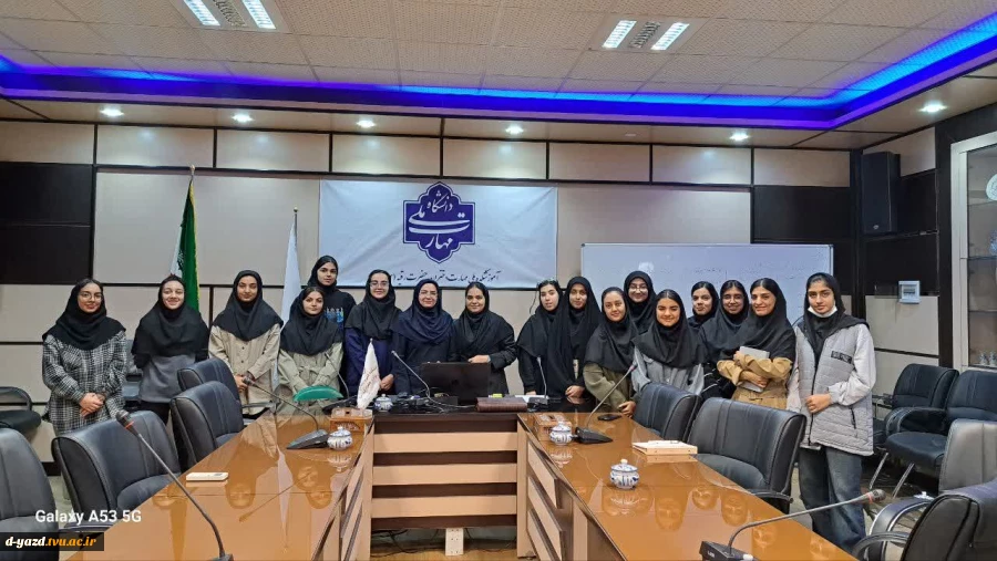 کارگاه آموزشی بوم مدل و کسب‌وکار در آموزشکده مهارت دختران یزد – حضرت رقیه (س) 2