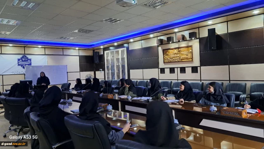 کارگاه آموزشی بوم مدل و کسب‌وکار در آموزشکده مهارت دختران یزد – حضرت رقیه (س) 4