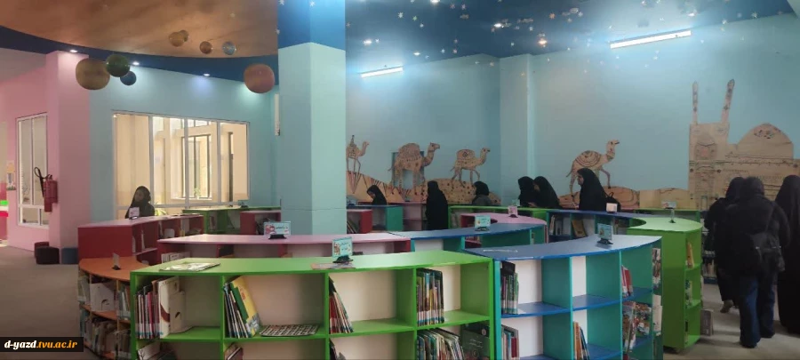 بازدید دانشجویان رشته مربی کودک آموزشکده ملی مهارت دختران یزد – حضرت رقیه (س) از کتابخانه مرکزی یزد 3
