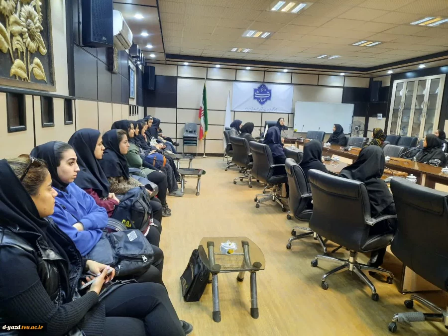 کارگاه آموزشی «آشنایی با بیماری ایدز» در آموزشکده ملی مهارت دختران یزد – حضرت رقیه (س) برگزار شد 3