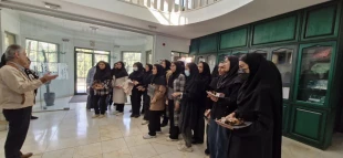 بازدید دانشجویان رشته کامپیوتر آموزشکده ملی مهارت دختران یزد – حضرت رقیه (س) از شرکت جهان الکترونیک یزد 5