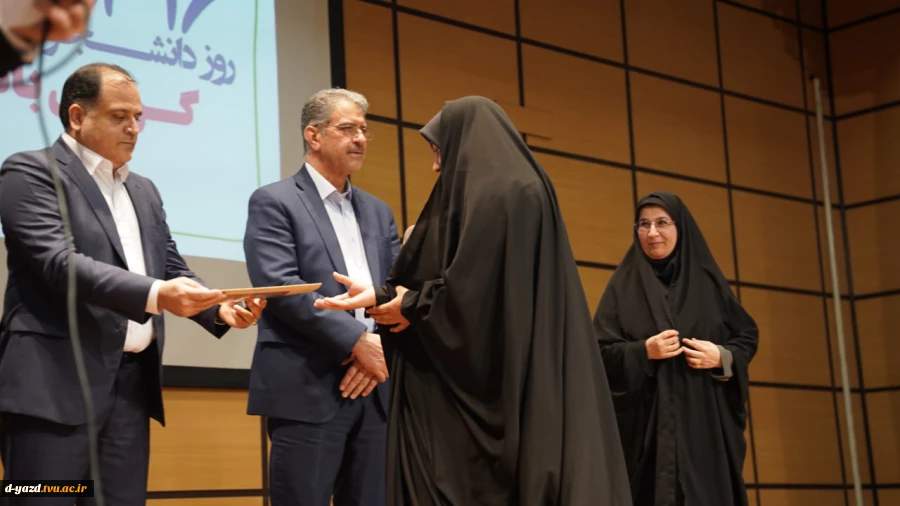 دکتر زمانی در جشن روز دانشجو در پردیس دختران امام علی(ع)یزد:
 دانشجو نماد بیداری، مسئولیت‌پذیری و مطالبه‌گری قانونمند است
 2