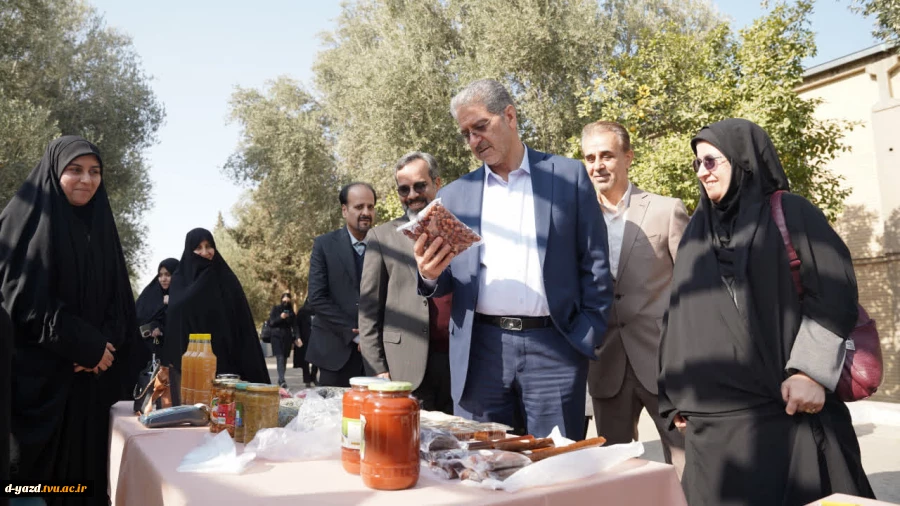 دکتر زمانی در جشن روز دانشجو در پردیس دختران امام علی (ع) یزد:
 دانشجو نماد بیداری، مسئولیت‌پذیری و مطالبه‌گری قانونمند است 2