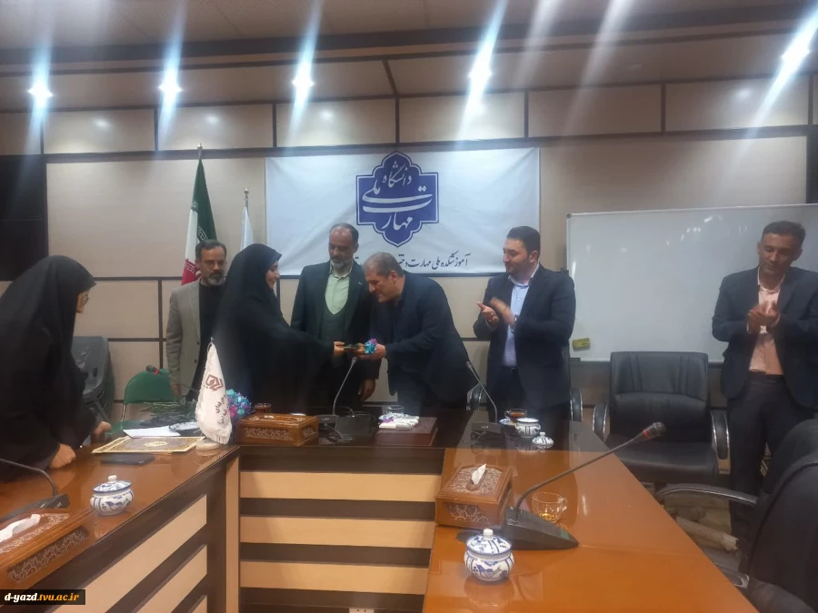 میزبانی دانشجویان آموزشکده ملی مهارت دختران یزد - حضرت رقیه(س) از معاون اداری و مالی دانشگاه ملی مهارت در آیین روز دانشجو 3