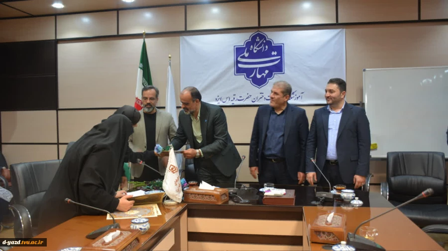 میزبانی دانشجویان آموزشکده ملی مهارت دختران یزد - حضرت رقیه(س) از معاون اداری و مالی دانشگاه ملی مهارت در آیین روز دانشجو 5