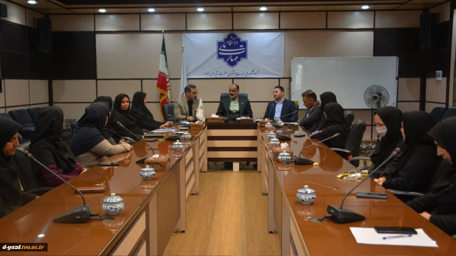 بازدید معاون اداری، مالی و منابع انسانی دانشگاه ملی مهارت از آموزشکده ملی مهارت دختران یزد - حضرت رقیه(س)  به مناسبت روز دانشجو 5