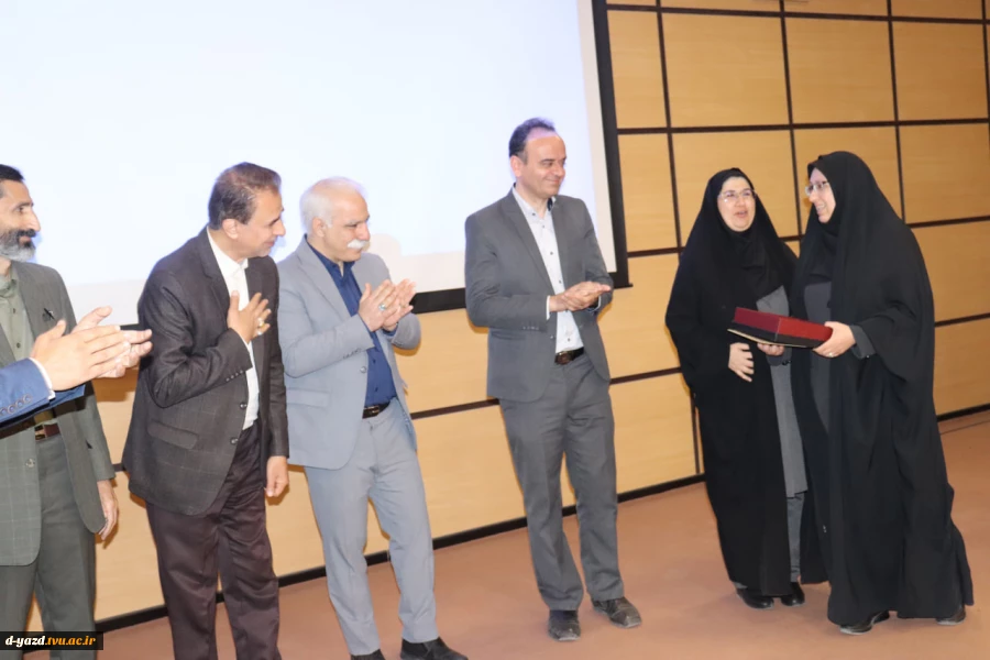 برگزاری مراسم بزرگداشت روز حسابدار به همت انجمن علمی آموزشکده ملی مهارت دختران یزد 13