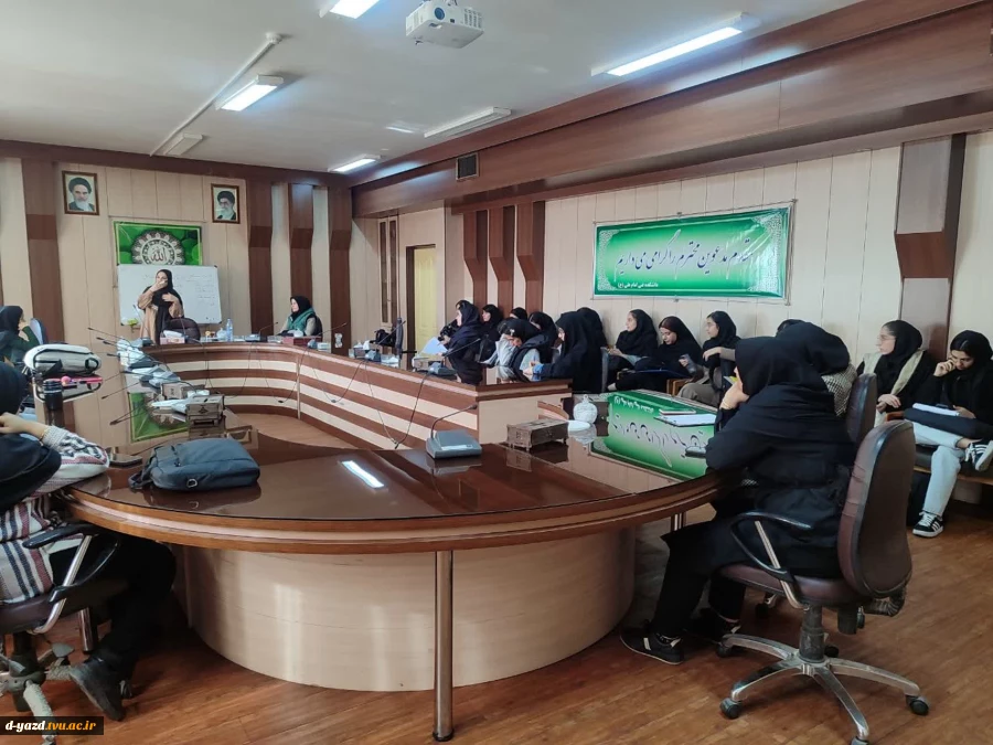 «درگوشی با مجردها»؛ گفتگوی صمیمی درباره ازدواج آگاهانه  در پردیس آموزشکده ملی مهارت دختران یزد
 3
