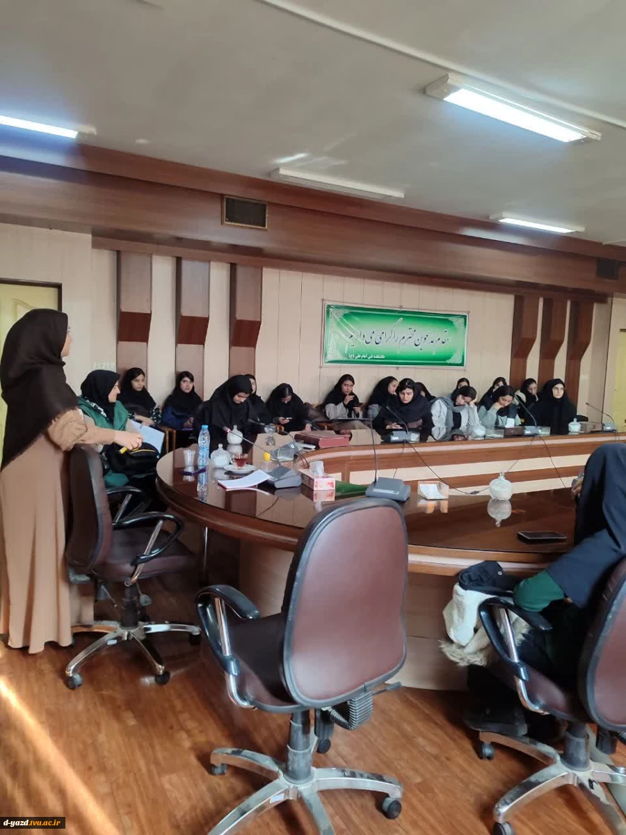 «درگوشی با مجردها»؛ گفتگوی صمیمی درباره ازدواج آگاهانه  در پردیس آموزشکده ملی مهارت دختران یزد
 4