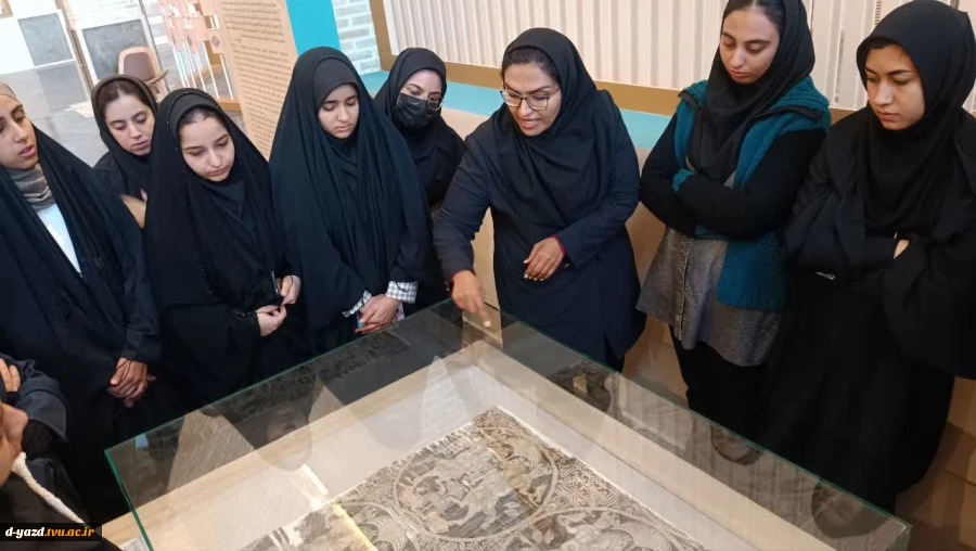بازدید علمی دانشجویان رشته طراحی و دوخت آموزشکده ملی مهارت دختران یزد از موزه تار و پود 6