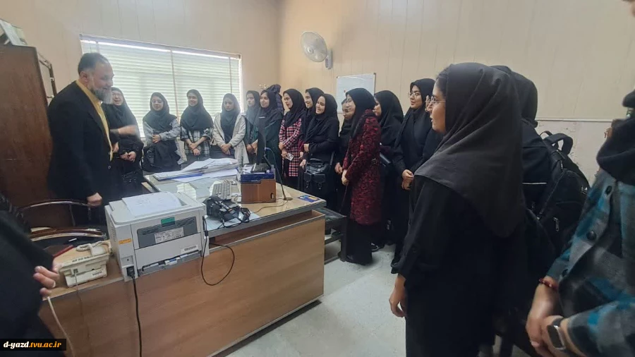 بازدید علمی دانشجویان رشته حسابداری آموزشکده ملی مهارت دختران یزد از اداره کل امور مالیاتی استان 3