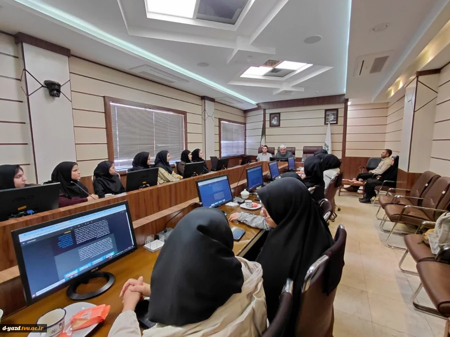 بازدید علمی دانشجویان رشته حسابداری آموزشکده ملی مهارت دختران یزد از اداره کل امور مالیاتی استان 4