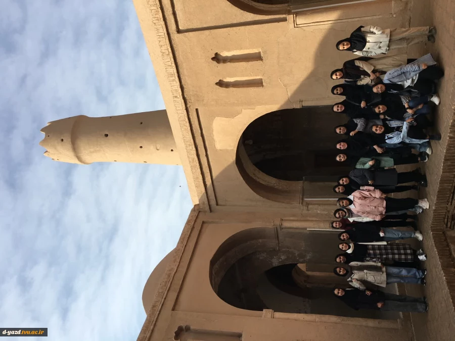 بازدید علمی دانشجویان گرافیک آموزشکده ملی مهارت دختران یزد از مسجد جامع فهرج 2