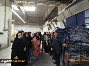 بازدید دانشجویان طراحی و دوخت آموزشکده ملی مهارت دختران یزد از کارخانه نساجی یزدبافت 3