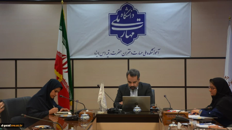 نشست مدیران گروه‌های آموزشی جهت تعیین تکلیف برنامه درسی هفته‌های پایانی ترم در آموزشکده ملی مهارت دختران یزد 2