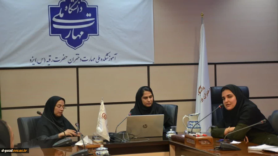 برگزاری کارگاه آموزشی «آشنایی با مضرات دخانیات و روش‌های مقابله با آن» در آموزشکده ملی مهارت دختران یزد 2