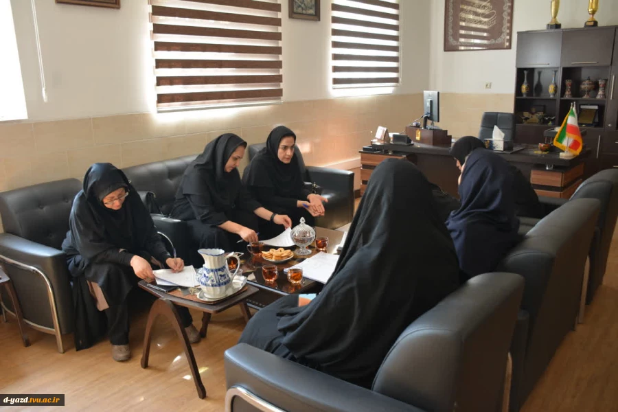 برگزاری جلسه کمیته منتخب آموزشی؛ بررسی درخواست‌های حذف درس و تعیین تکلیف دانشجویان دارای غیبت، در آموزشکده ملی مهارت دختران یزد 3